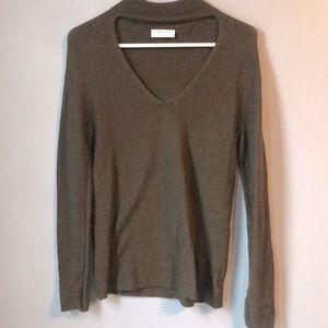 Aritzia Babaton size small sweater top. Olive green!